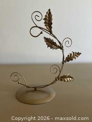 MaxSold Auction: Ornament hanger - Apache Junction (Arizona, USA) SELLER MANAGED Estate Sale Online Auction - South Pino Circle