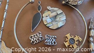MaxSold Auction: Mixed Jewelry Lot - Necklaces, Bracelets, Pendants & Earrings A - Ottawa (Ontario, Canada) PARTNER MANAGED Downsizing Online Auction - Dorothea Drive