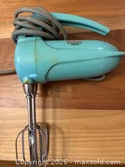 MaxSold Auction: Vintage Sunbeam Hand Mixer - Toronto (Ontario, Canada) SELLER MANAGED Downsizing Online Auction - Davenport Road (CONDO)