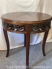 MaxSold Auction: Antique-Style HEAVY Gilded Mirror & Round Wood Side Table - Buford (Georgia, USA) SELLER MANAGED Downsizing Online Auction - Commerce Drive (STORAGE)