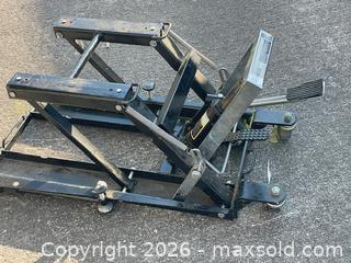 MaxSold Auction: Larin 1500 lb Hydraulic Scissor Motorcycle/ATV Lift - Buford (Georgia, USA) SELLER MANAGED Downsizing Online Auction - Commerce Drive (STORAGE)