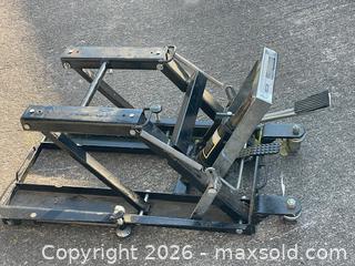 MaxSold Auction: Larin 1500 lb Hydraulic Scissor Motorcycle/ATV Lift - Buford (Georgia, USA) SELLER MANAGED Downsizing Online Auction - Commerce Drive (STORAGE)