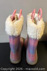 MaxSold Auction: Girls snow boots - Hamilton (Ontario, Canada) SELLER MANAGED Downsizing Online Auction - Bobalink Road.