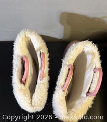 MaxSold Auction: Girls snow boots - Hamilton (Ontario, Canada) SELLER MANAGED Downsizing Online Auction - Bobalink Road.