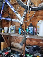 MaxSold Auction: Schwinn Santa Monica 27-inch Multi-Speed Bicycle D - Oro-Medonte (Ontario, Canada) Downsizing Online Auction - Ridge Road East