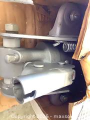 MaxSold Auction: Pro-Lift 4000 lb Hydraulic Floor Jack with 2 Warning Triangles - Carson (California, USA) PARTNER MANAGED Estate Sale Online Auction -  South Perry Street