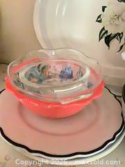 MaxSold Auction: Vintage Pyrex & Mixed Plastic Mixing Bowl Lot, 7+ Pieces - Carson (California, USA) PARTNER MANAGED Estate Sale Online Auction -  South Perry Street