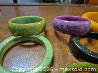 MaxSold Auction: Bakelite Bangle Bracelets + matching earrings. 9 bracelets in various colors - Ottawa (Ontario, Canada) SELLER MANAGED Downsizing Online Auction - St.-Denis Street