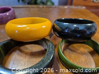 MaxSold Auction: Bakelite Bangle Bracelets + matching earrings. 9 bracelets in various colors - Ottawa (Ontario, Canada) SELLER MANAGED Downsizing Online Auction - St.-Denis Street