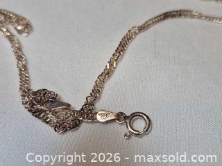 MaxSold Auction: Sterling Silver .925 Herringbone Chain Necklace - Ottawa (Ontario, Canada) SELLER MANAGED Downsizing Online Auction - St.-Denis Street