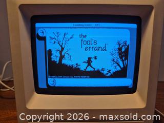 MaxSold Auction: Vintage Apple Macintosh SE M5010 All-in-One Desktop Computer - functional - Ottawa (Ontario, Canada) SELLER MANAGED Downsizing Online Auction - St.-Denis Street