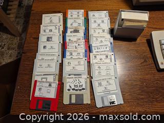 MaxSold Auction: Vintage Apple Macintosh SE M5010 All-in-One Desktop Computer - functional - Ottawa (Ontario, Canada) SELLER MANAGED Downsizing Online Auction - St.-Denis Street