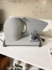 MaxSold Auction: Cuisinart CFS-155C Electric Food / Meat Slicer - London (Ontario, Canada) PARTNER MANAGED Moving Online Auction - Manchester Road