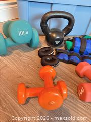 MaxSold Auction: Mixed Free Weights Set with Storage Bin, Dumbbells & Kettlebell - London (Ontario, Canada) PARTNER MANAGED Moving Online Auction - Manchester Road