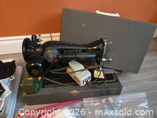 MaxSold Auction: Singer Vintage Mechanical Sewing Machine (Black) - London (Ontario, Canada) PARTNER MANAGED Moving Online Auction - Manchester Road