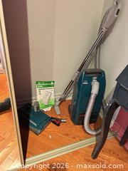 MaxSold Auction: Kenwood Vacuum  - Toronto (Ontario, Canada) Downsizing Online Auction - Wellesley Street East (CONDO)