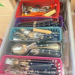 MaxSold Auction: Kitchen Utensils and Cutlery B - Toronto (Ontario, Canada) Downsizing Online Auction - Wellesley Street East (CONDO)