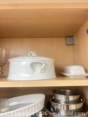 MaxSold Auction: Serving Ware B - Toronto (Ontario, Canada) Downsizing Online Auction - Wellesley Street East (CONDO)