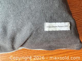 MaxSold Auction: Throw Cushions B - Toronto (Ontario, Canada) Downsizing Online Auction - Wellesley Street East (CONDO)
