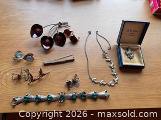 MaxSold Auction: Vintage Sterling Jewelry  - Toronto (Ontario, Canada) Downsizing Online Auction - Wellesley Street East (CONDO)