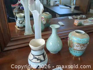 MaxSold Auction: Vases A - Ewing Township (New Jersey, USA) PARTNER MANAGED Estate Sale Online Auction - Upper Ferry Road