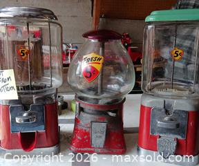 MaxSold Auction: Candy Machines - Saanich (British Columbia, Canada) SELLER MANAGED Estate Sale Online Auction - Camrose Crescent