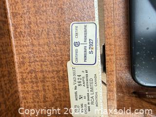 MaxSold Auction: RCA Portable Record Player and Hermes 3000 Typewriter Lot with Cases - Toronto (Ontario, Canada) PARTNER MANAGED Estate Sale Online Auction - Coxwell Avenue