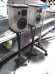 MaxSold Auction: rauna tyr II speaker set - Upper Moreland Township (Pennsylvania, USA) SELLER MANAGED Charity/Fundraising Online Auction - Davisville Road
