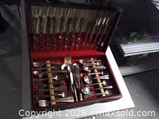 MaxSold Auction: w.m.rogers silver plated silverware set - Upper Moreland Township (Pennsylvania, USA) SELLER MANAGED Charity/Fundraising Online Auction - Davisville Road