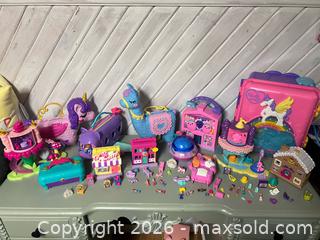 MaxSold Auction: Polly Pocket Lot A - Orillia (Ontario, Canada) SELLER MANAGED Downsizing Online Auction - Forest Avenue South