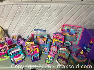 MaxSold Auction: Polly Pocket Lot A - Orillia (Ontario, Canada) SELLER MANAGED Downsizing Online Auction - Forest Avenue South