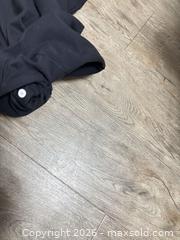 MaxSold Auction: Lululemon Size 6 Black High-Rise Cropped Leggings - Spencerport (New York, USA) SELLER MANAGED Downsizing Online Auction -  West Avenue