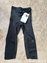 MaxSold Auction: Pearl Izumi 3/4 Tight XS Black - Spencerport (New York, USA) SELLER MANAGED Downsizing Online Auction -  West Avenue