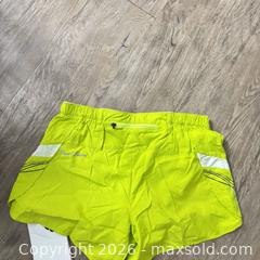 MaxSold Auction: Pearl Izumi Cycling Jersey XS Neon Yellow - Spencerport (New York, USA) SELLER MANAGED Downsizing Online Auction -  West Avenue