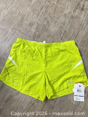 MaxSold Auction: Pearl Izumi Neon Yellow Running Shorts Large - Spencerport (New York, USA) SELLER MANAGED Downsizing Online Auction -  West Avenue