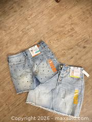 MaxSold Auction: Seven7 Light Wash Denim Skirt and Shorts Lot, Star Print - Spencerport (New York, USA) SELLER MANAGED Downsizing Online Auction -  West Avenue