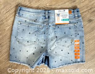 MaxSold Auction: Seven7 Light Wash Denim Skirt and Shorts Lot, Star Print - Spencerport (New York, USA) SELLER MANAGED Downsizing Online Auction -  West Avenue