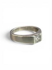 MaxSold Auction: 14k White Gold Diamond Ring with Appraisal Size 5.5 - Esquimalt (British Columbia, Canada) PARTNER MANAGED Reseller Online Auction - Lampson Street
