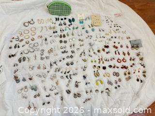 MaxSold Auction: Assorted Earrings - Oakville (Ontario, Canada) PARTNER MANAGED Estate Sale Online Auction - Caulder Drive