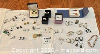 MaxSold Auction: Earrings & Other Jewelry - Oakville (Ontario, Canada) PARTNER MANAGED Estate Sale Online Auction - Caulder Drive