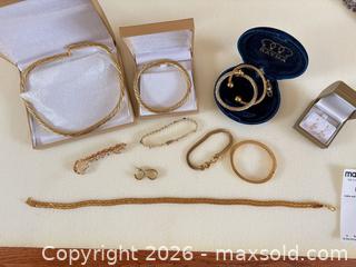 MaxSold Auction: Necklaces, Bracelets, Earrings - Oakville (Ontario, Canada) PARTNER MANAGED Estate Sale Online Auction - Caulder Drive
