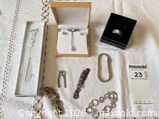 MaxSold Auction: Necklaces, Bracelets, Rings & Earrings - Oakville (Ontario, Canada) PARTNER MANAGED Estate Sale Online Auction - Caulder Drive