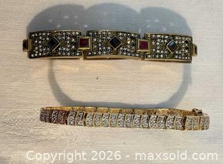 MaxSold Auction: Necklaces, Bracelets, Swarovski Earrings & Other Jewelry - Oakville (Ontario, Canada) PARTNER MANAGED Estate Sale Online Auction - Caulder Drive