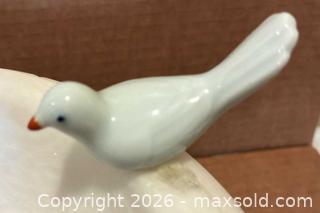 MaxSold Auction: Hand Carved Italian Alabaster Bird Bath on Pedestal with Four Doves - San Jose (California, USA) SELLER MANAGED Downsizing Online Auction - Elm Street (CONDO)