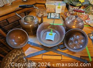 MaxSold Auction: Copper Kettles and More Kitchen Decor - Hatboro (Pennsylvania, USA) PARTNER MANAGED Estate Sale Online Auction -  Exton Road