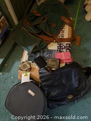 MaxSold Auction: Vera Bradley, Fossil, & more bags & wallets - Hatboro (Pennsylvania, USA) PARTNER MANAGED Estate Sale Online Auction -  Exton Road