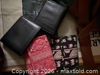MaxSold Auction: Vera Bradley, Fossil, & more bags & wallets - Hatboro (Pennsylvania, USA) PARTNER MANAGED Estate Sale Online Auction -  Exton Road