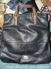 MaxSold Auction: Vera Bradley, Fossil, & more bags & wallets - Hatboro (Pennsylvania, USA) PARTNER MANAGED Estate Sale Online Auction -  Exton Road