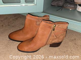 MaxSold Auction: Women's Designer Shoes and boots - Hatboro (Pennsylvania, USA) PARTNER MANAGED Estate Sale Online Auction -  Exton Road