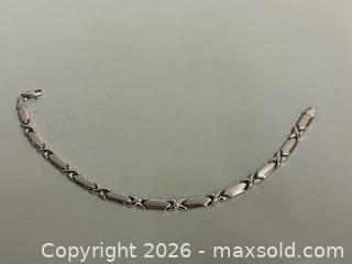 MaxSold Auction: 10K White GOLD Bracelet-Marked - Toronto (Ontario, Canada) SELLER MANAGED Reseller Online Auction - Chesswood Drive
